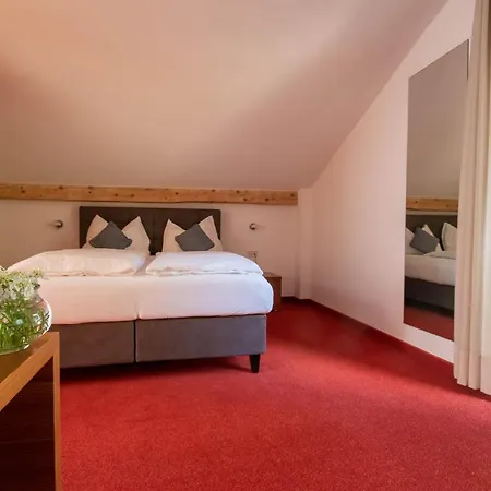Tiroler Kreuz Hotel Tirolo